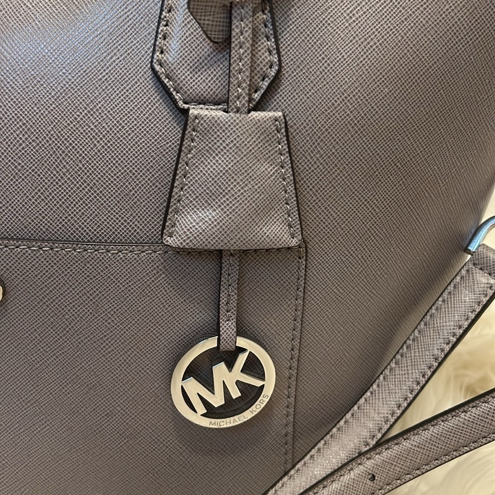Michael Kors Greenwich Large Grab Bag - Picture 2 of 15